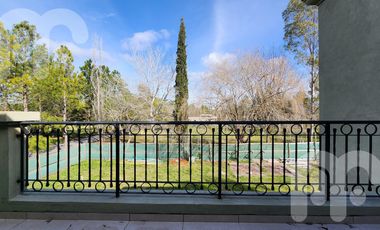 VENTA CASA DE 4 DORMITORIOS EN MIRALAGOS