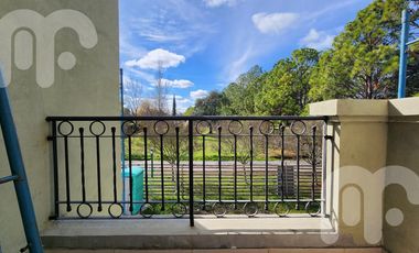 VENTA CASA DE 4 DORMITORIOS EN MIRALAGOS