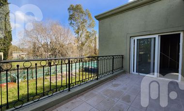 VENTA CASA DE 4 DORMITORIOS EN MIRALAGOS