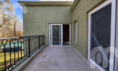 VENTA CASA DE 4 DORMITORIOS EN MIRALAGOS