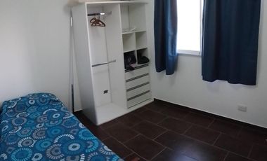 Casa en Alquiler Anual en La Alameda – 5 Amb – Amoblada – Canning