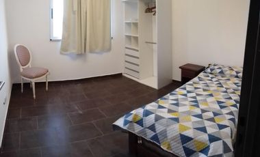 Casa en Alquiler Anual en La Alameda – 5 Amb – Amoblada – Canning