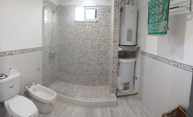 Casa en Alquiler Anual en La Alameda – 5 Amb – Amoblada – Canning