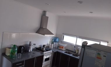 Casa en Alquiler Anual en La Alameda – 5 Amb – Amoblada – Canning