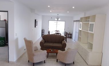 Casa en Alquiler Anual en La Alameda – 5 Amb – Amoblada – Canning
