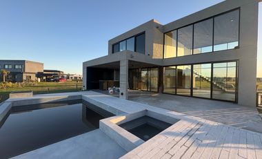 Casa en Alquiler con Amarras  - El Naudir