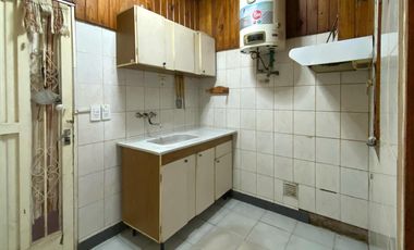 Casa en  Beltrán dos dormitorios cochera pasante y patio verde