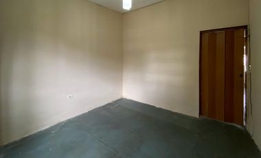 Casa en  Beltrán dos dormitorios cochera pasante y patio verde