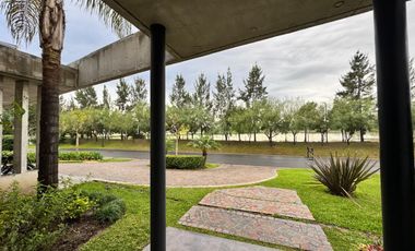 Casa en  tipas nordelta 280 m2 cub. vista al lago venta / alquila