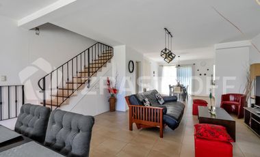 Casa en California Village