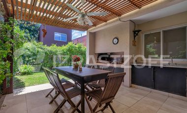 Casa en California Village