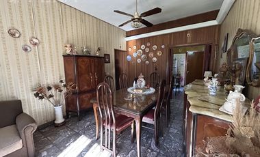 Venta de Casa 3 ambientes con Cochera y Patio en Sarandi