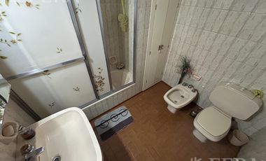 Venta de Casa 3 ambientes con Cochera y Patio en Sarandi