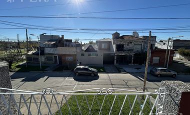 Venta de Casa 3 ambientes con Cochera y Patio en Sarandi