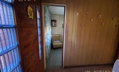 Venta de Casa 3 ambientes con Cochera y Patio en Sarandi