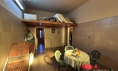 Venta de Casa 3 ambientes con Cochera y Patio en Sarandi