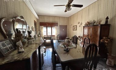 Venta de Casa 3 ambientes con Cochera y Patio en Sarandi