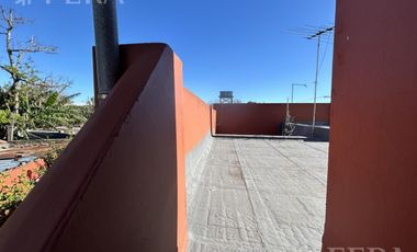 Venta de Casa 3 ambientes con Cochera y Patio en Sarandi