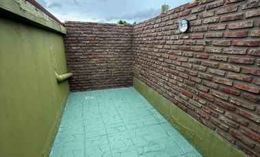 PH en alquiler de 2 amb con terraza- Lanús
