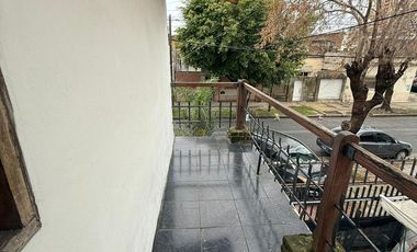 PH en alquiler de 2 amb con terraza- Lanús