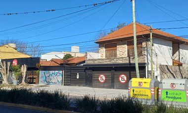 Local comercial con oficinas mas deposito