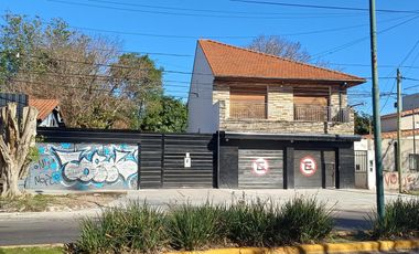 Local comercial con oficinas mas deposito