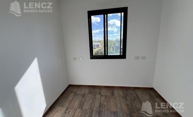 Alquiler Casa 4 ambientes con Cocheras, Piscina, Jardin, Barrio Privado Los Troncos Berazategui