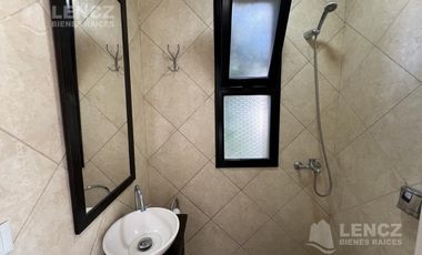 Alquiler Casa 4 ambientes con Cocheras, Piscina, Jardin, Barrio Privado Los Troncos Berazategui