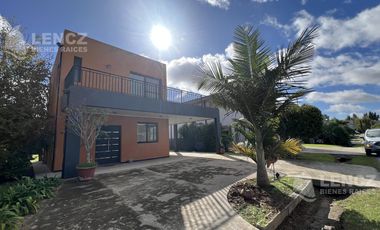 Alquiler Casa 4 ambientes con Cocheras, Piscina, Jardin, Barrio Privado Los Troncos Berazategui