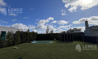 Alquiler Casa 4 ambientes con Cocheras, Piscina, Jardin, Barrio Privado Los Troncos Berazategui