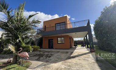 Alquiler Casa 4 ambientes con Cocheras, Piscina, Jardin, Barrio Privado Los Troncos Berazategui