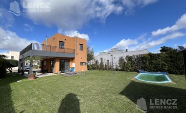 Alquiler Casa 4 ambientes con Cocheras, Piscina, Jardin, Barrio Privado Los Troncos Berazategui