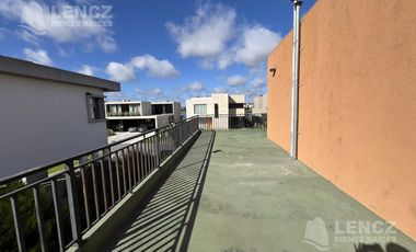 Alquiler Casa 4 ambientes con Cocheras, Piscina, Jardin, Barrio Privado Los Troncos Berazategui