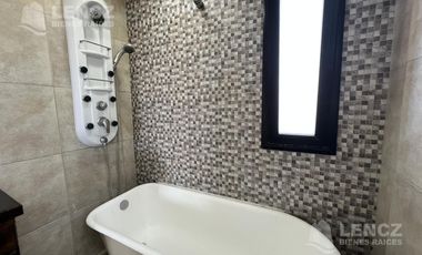 Alquiler Casa 4 ambientes con Cocheras, Piscina, Jardin, Barrio Privado Los Troncos Berazategui
