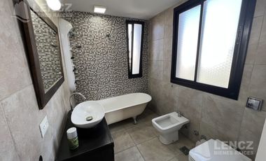 Alquiler Casa 4 ambientes con Cocheras, Piscina, Jardin, Barrio Privado Los Troncos Berazategui