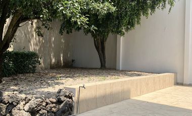 VENTA CASA CON 5 RECAMARAS-PARQUES HERRADURA