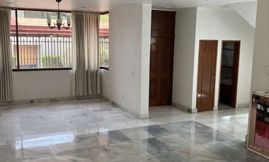 VENTA CASA CON 5 RECAMARAS-PARQUES HERRADURA