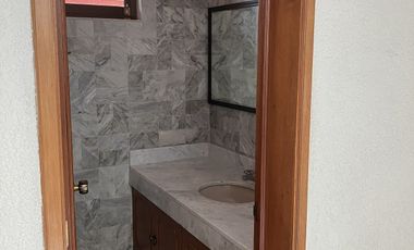 VENTA CASA CON 5 RECAMARAS-PARQUES HERRADURA