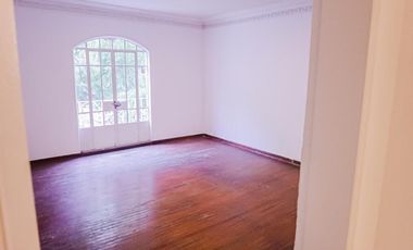 CASA CON USO DE SUELO COMERCIAL A LA RENTA EN ANZURES