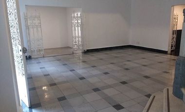 CASA CON USO DE SUELO COMERCIAL A LA RENTA EN ANZURES