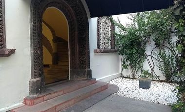 CASA CON USO DE SUELO COMERCIAL A LA RENTA EN ANZURES