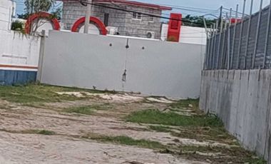 Terreno  con oficinas en renta. Excelente ubicación