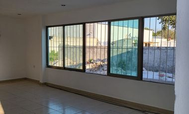 Terreno  con oficinas en renta. Excelente ubicación