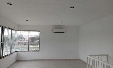 Terreno  con oficinas en renta. Excelente ubicación