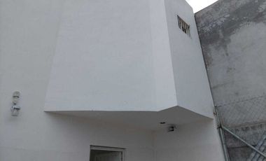 Terreno  con oficinas en renta. Excelente ubicación