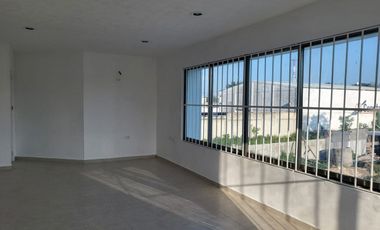 Terreno  con oficinas en renta. Excelente ubicación
