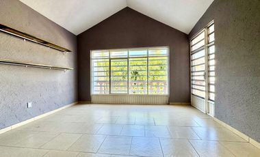 SE RENTA CASA PARA OFICINAS EN JARDINES DEL MORAL