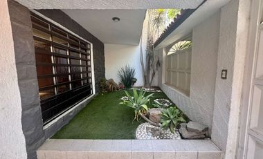 SE RENTA CASA PARA OFICINAS EN JARDINES DEL MORAL