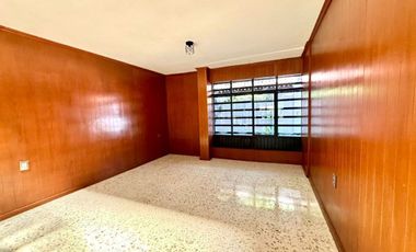 SE RENTA CASA PARA OFICINAS EN JARDINES DEL MORAL