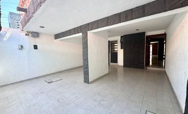 SE RENTA CASA PARA OFICINAS EN JARDINES DEL MORAL